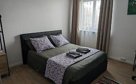 Paris Access With Creteil Apartment